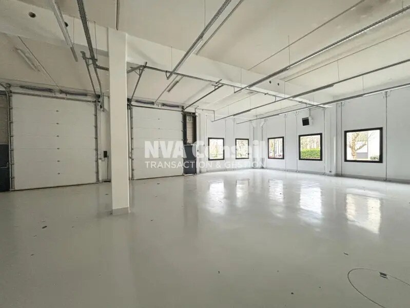 Flex in Cergy for lease Interior Photo- Image 1 of 6