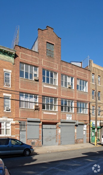 38-10 29 St, Long Island City, NY for lease - Primary Photo - Image 2 of 4