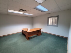 379 Cherry St, Pottstown, PA for lease Interior Photo- Image 2 of 5