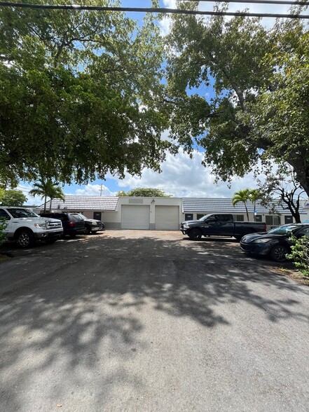 1052-1090 NW 53rd St, Fort Lauderdale, FL for lease - Building Photo - Image 3 of 8