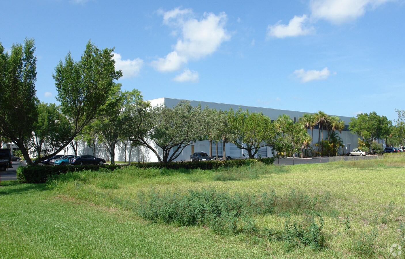 14200 NW 4th St, Sunrise, FL 33325