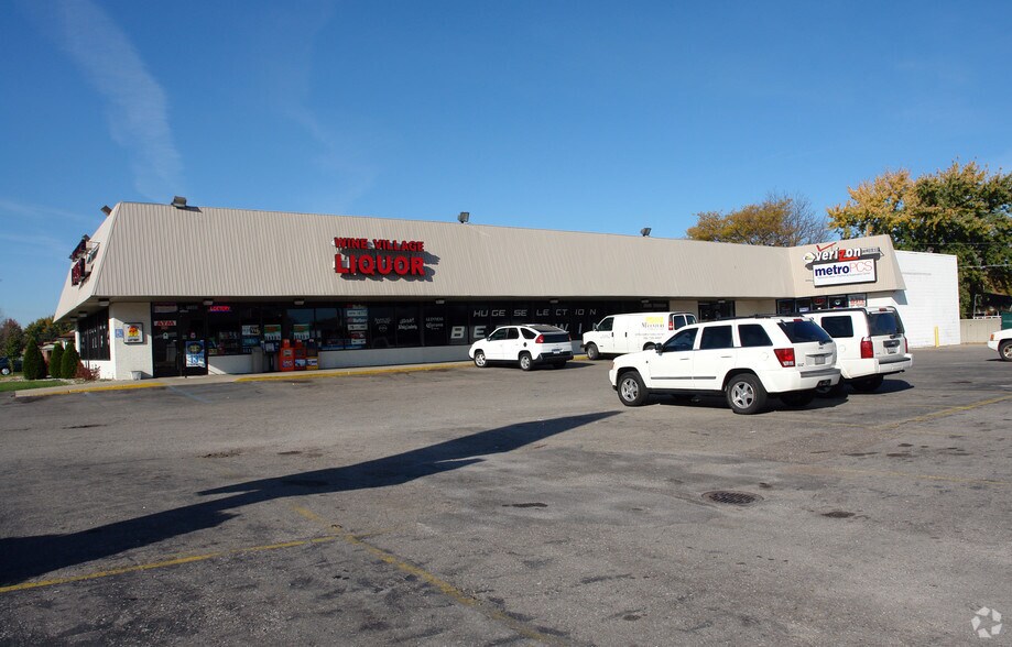 15005-15013 E 13 Mile Rd, Warren, MI for sale - Primary Photo - Image 1 of 1