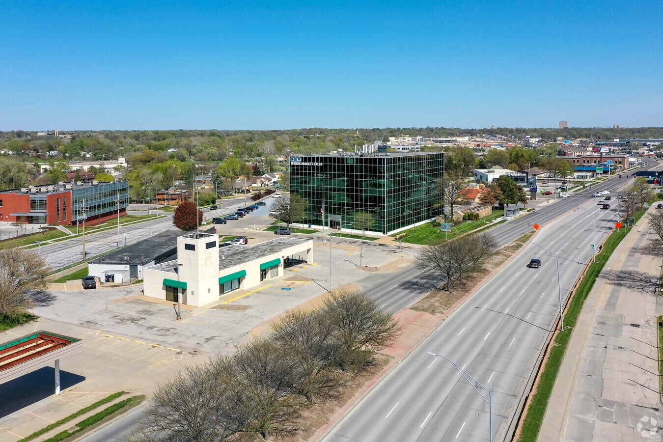 8510 W Dodge Rd, Omaha, NE 68114