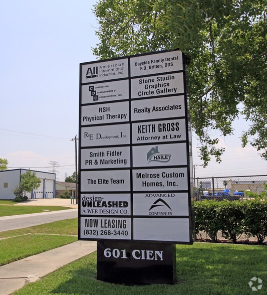 601 Cien Rd, Kemah, TX for lease - Building Photo - Image 2 of 88