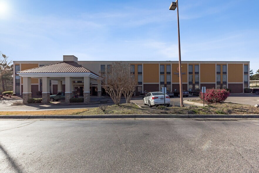 1699 US Highway 401 Byp S, Laurinburg, NC for sale - Primary Photo - Image 1 of 1