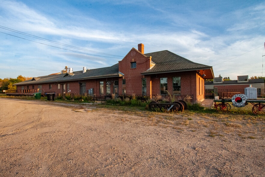 423 S Cascade, Fergus Falls, MN for sale - Building Photo - Image 1 of 16