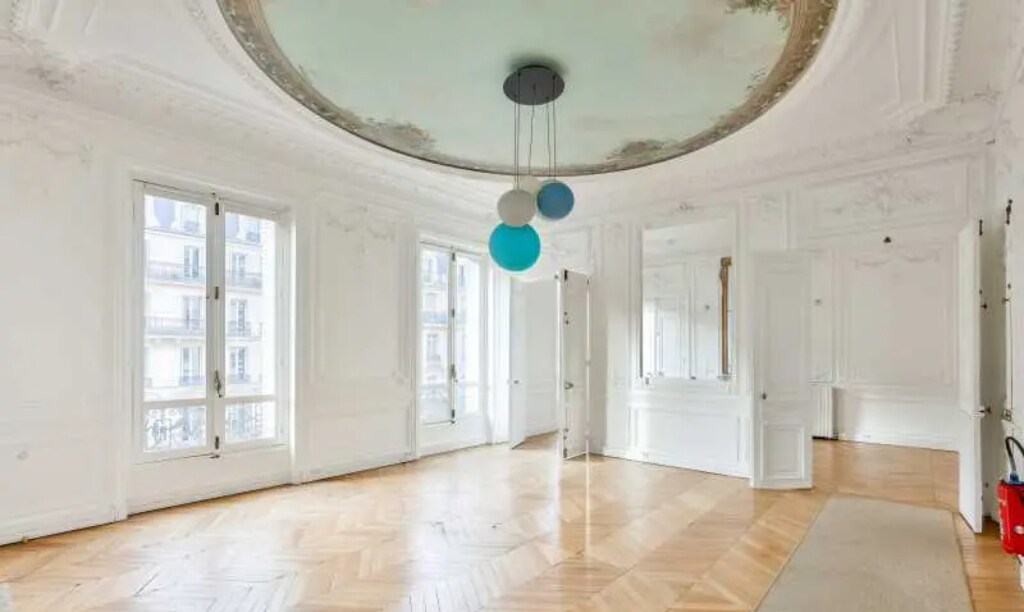 1 Rue Sainte-Anne, Paris for lease Interior Photo- Image 1 of 10