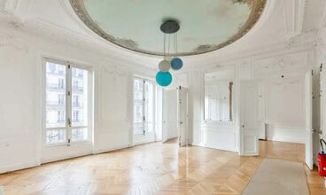 1 Rue Sainte-Anne, Paris for lease Interior Photo- Image 1 of 10