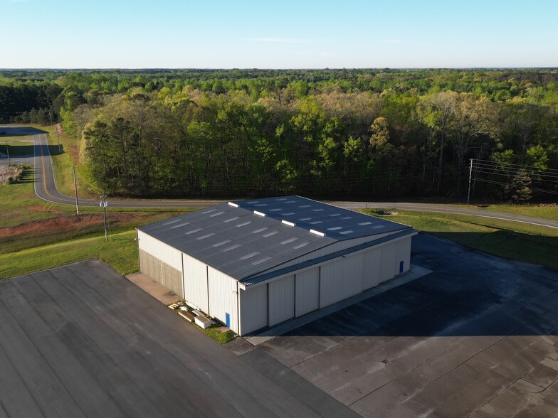 260 W Aviation Way, Newnan, GA for lease - Primary Photo - Image 1 of 11