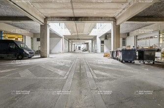 Flex in Ivry-sur-Seine for lease Interior Photo- Image 2 of 5