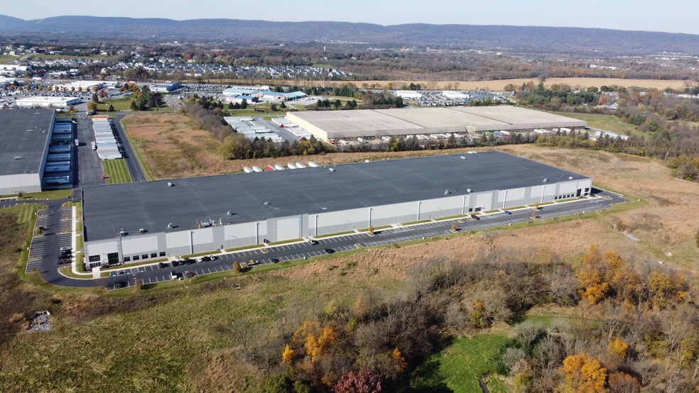 53 Commerce Dr, Mechanicsburg, PA for lease - Building Photo - Image 2 of 5