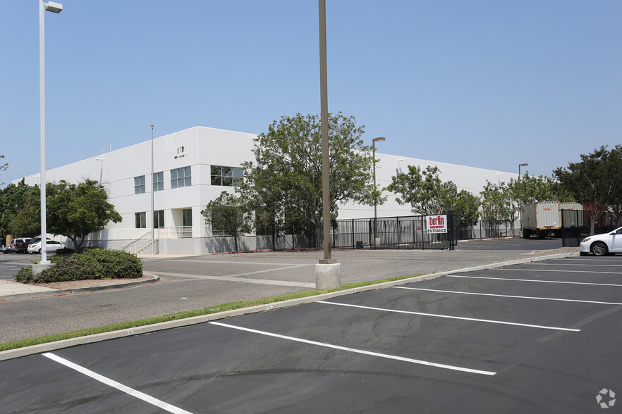 2721 S Harbor Blvd, Santa Ana, CA for lease - Primary Photo - Image 1 of 6