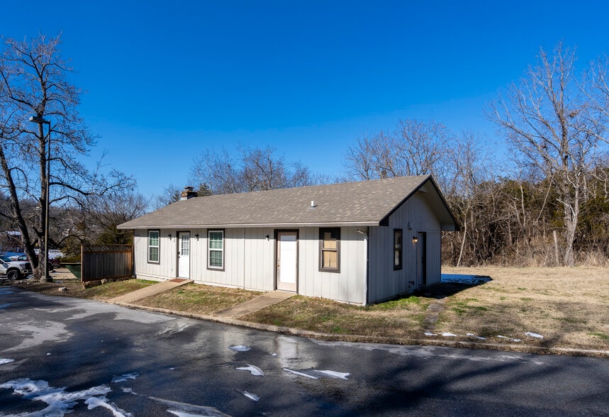 86 Hillside Ave, Holiday Island, AR for sale - Building Photo - Image 2 of 25