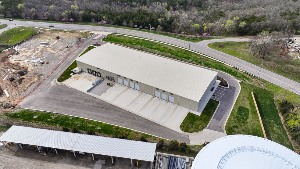 18760 Johnson Dr, Shawnee, KS for sale - Building Photo - Image 3 of 14