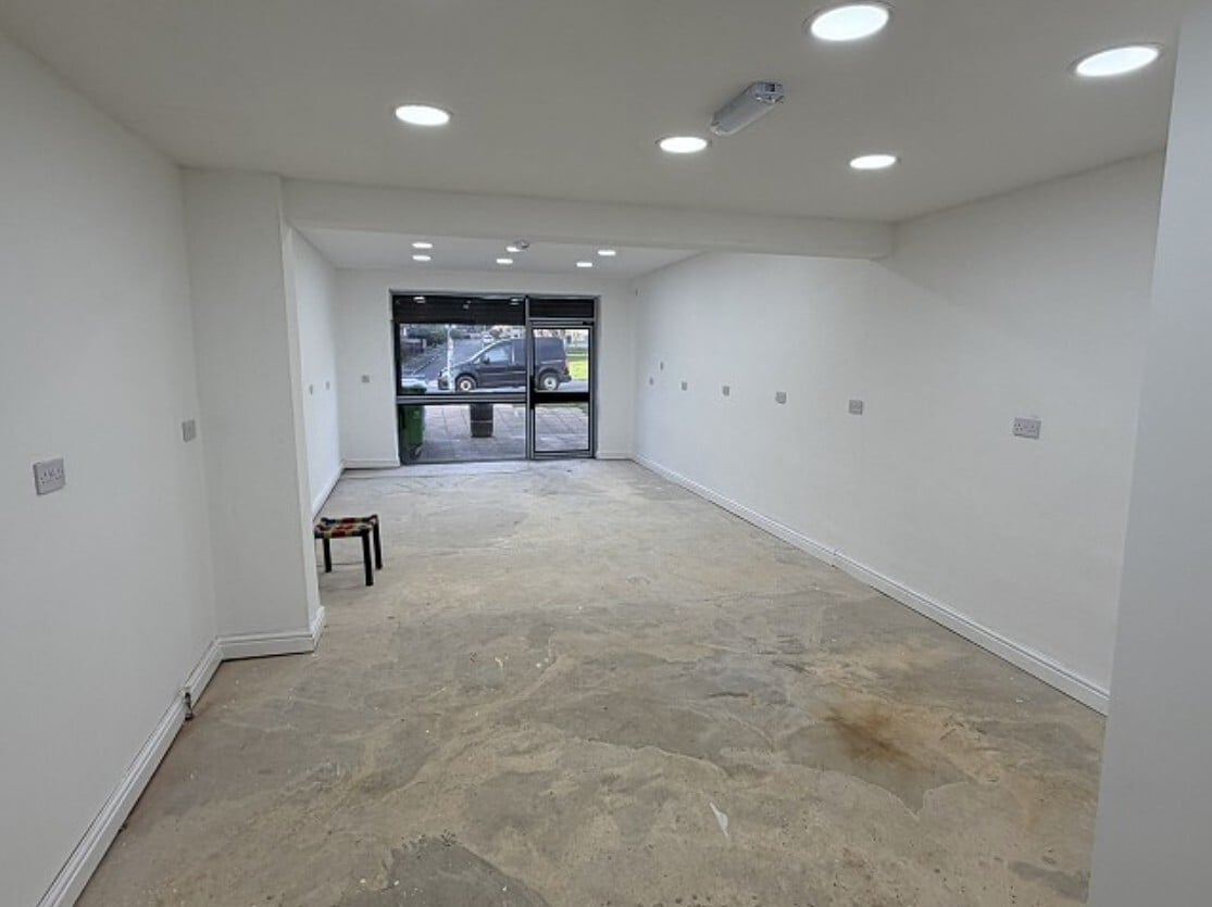 82A Fenwick Dr, Bradford for lease Interior Photo- Image 1 of 2