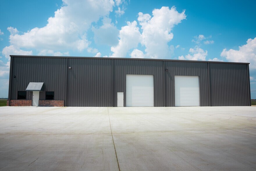 8490 Industrial Pky, Beaumont, TX for lease - Building Photo - Image 2 of 17
