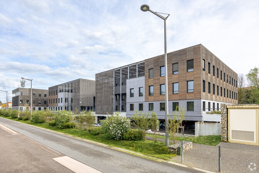 Office in Limonest for sale - Building Photo - Image 1 of 2