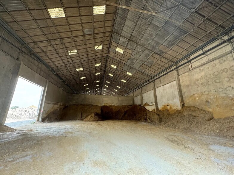 Industrial in CAUREL for lease - Interior Photo - Image 2 of 2