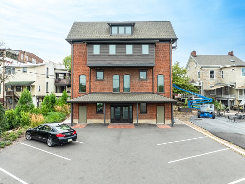 111-113 N Market St, Selinsgrove, PA for lease - Building Photo - Image 3 of 11