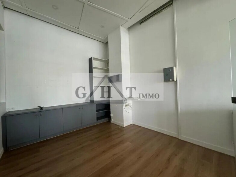 Retail in Créteil for sale - Interior Photo - Image 3 of 7