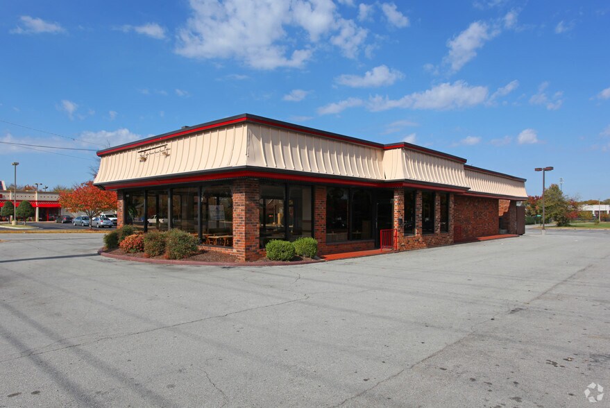 4016 University Dr NW, Huntsville, AL for lease - Building Photo - Image 1 of 4