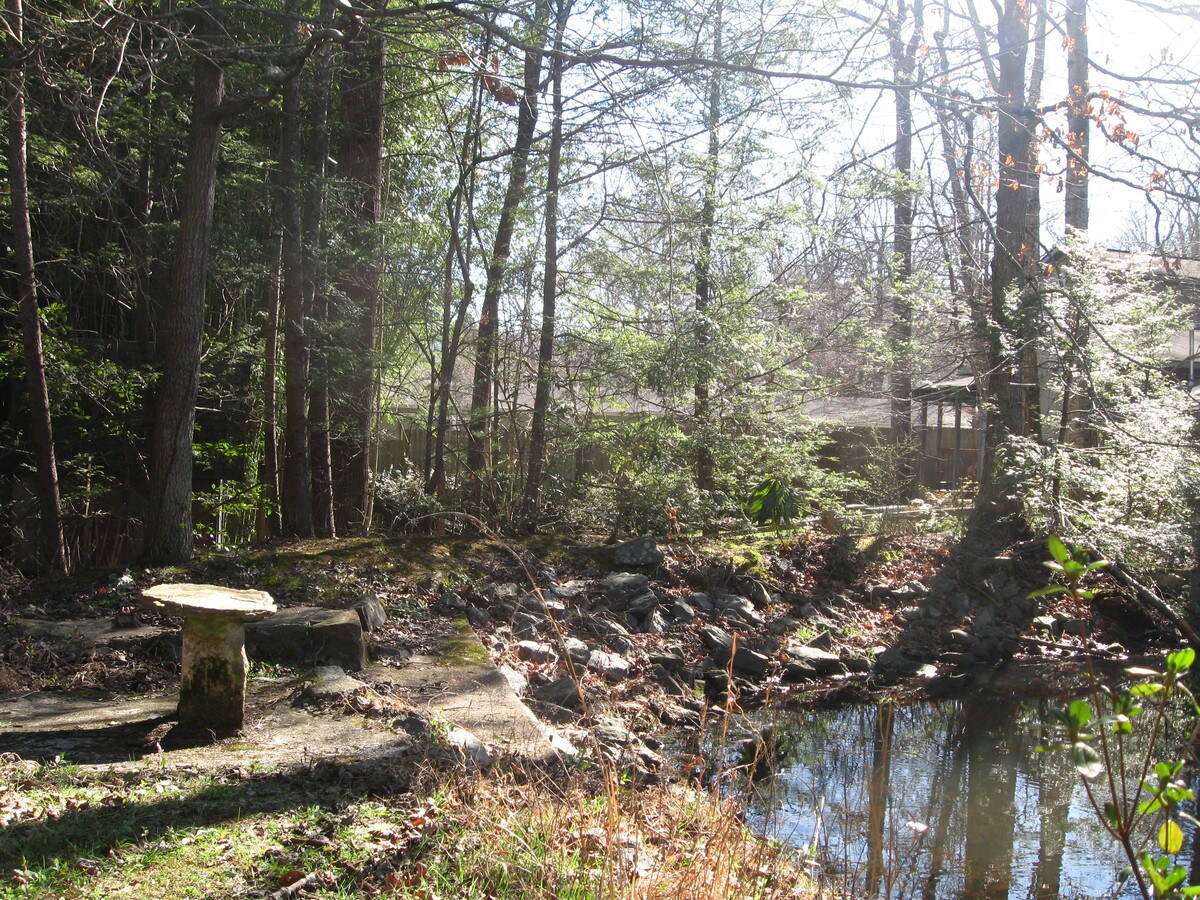 804 Montreat Rd, Black Mountain, NC 28711