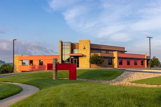 300 Data Ct, Dubuque, IA for sale Primary Photo- Image 1 of 1