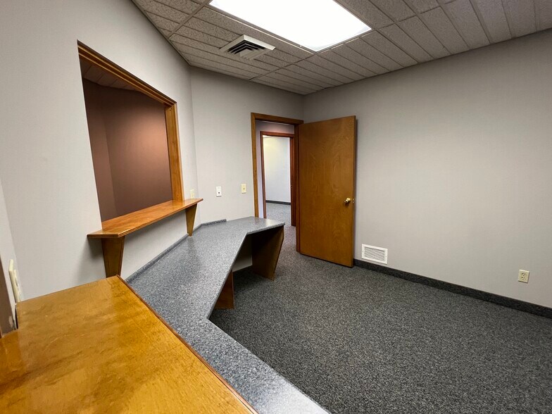 104 Moody St, Ludlow, MA for lease - Building Photo - Image 3 of 9