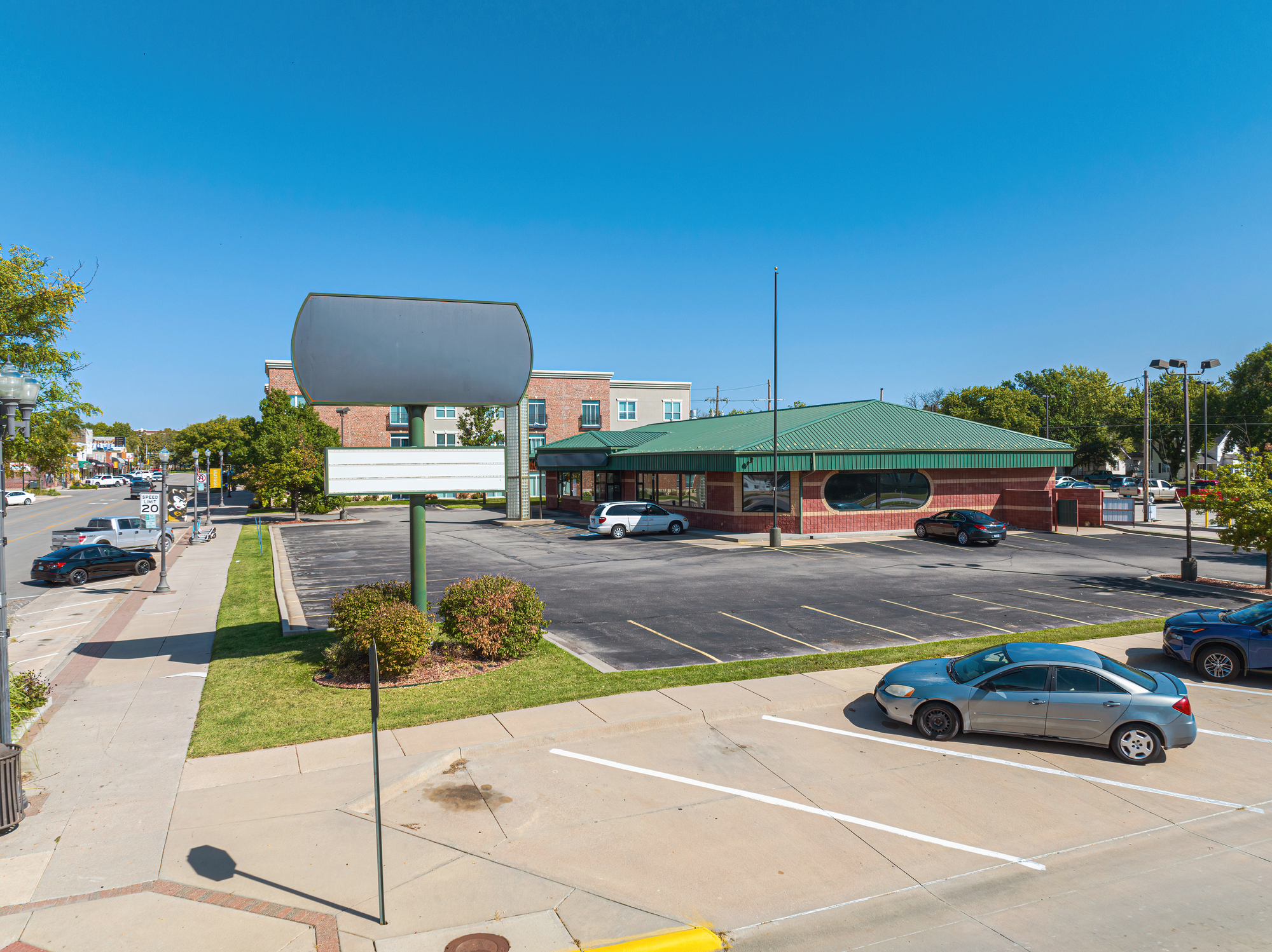 1012-1014 Commercial St, Emporia, KS for lease Building Photo- Image 1 of 9