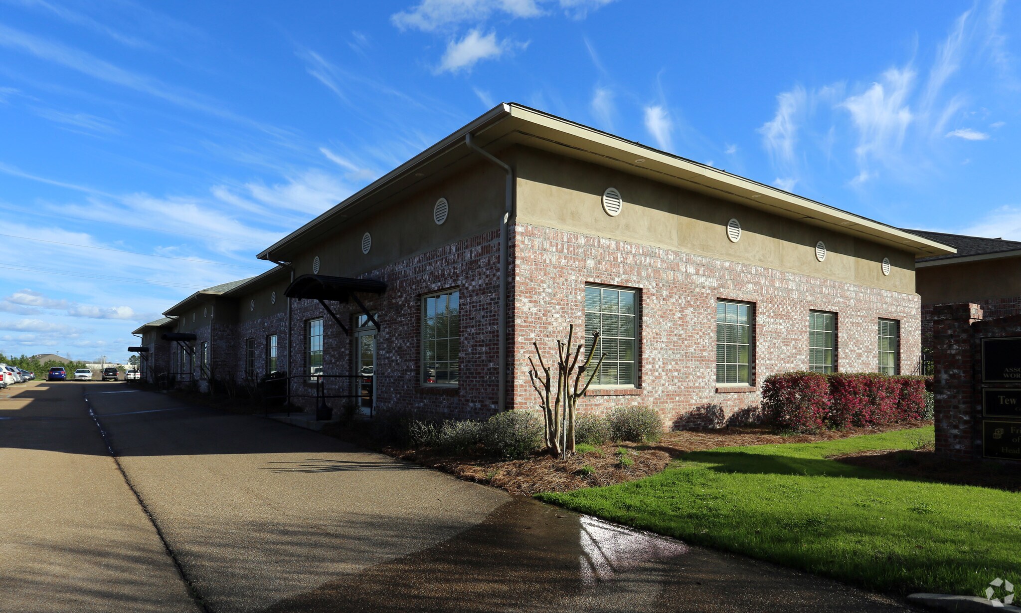 130 River View Dr, Flowood, MS for sale Primary Photo- Image 1 of 1