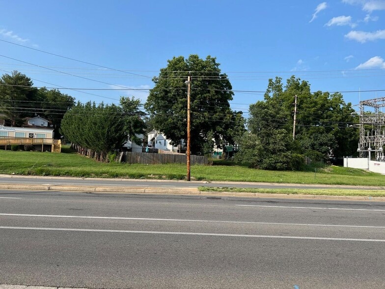 2419 2419-2423 Melrose Avenue NW Ave, Roanoke, VA for sale - Building Photo - Image 2 of 2