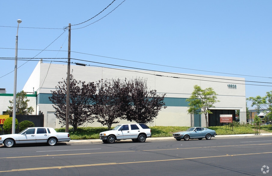 16925 S Main St, Gardena, CA for lease - Building Photo - Image 3 of 3