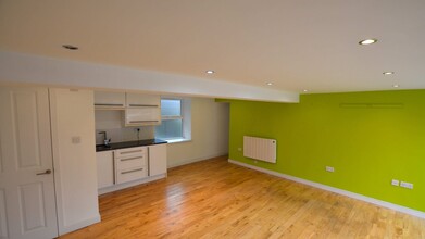 8 Bridge Pl, Galashiels for lease Interior Photo- Image 1 of 5