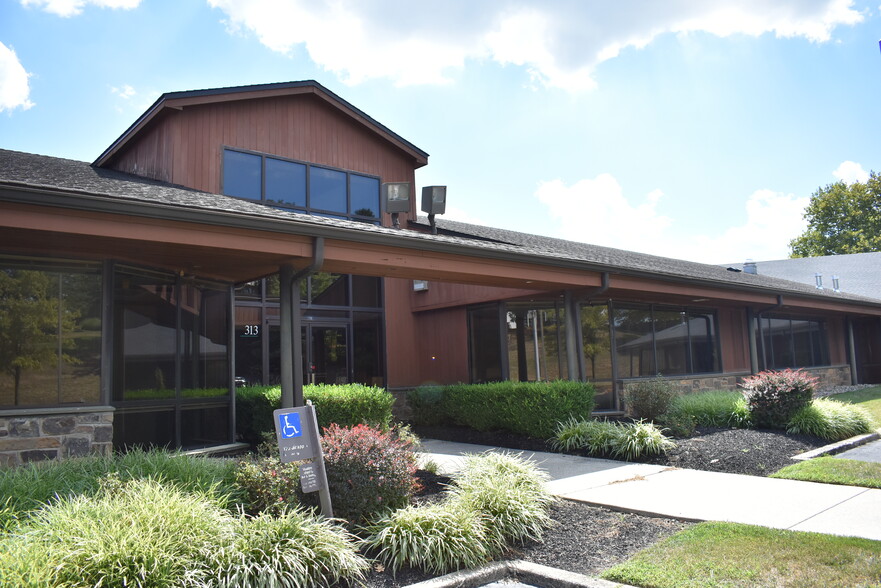 309-315 Technology Dr, Malvern, PA for lease - Building Photo - Image 1 of 4