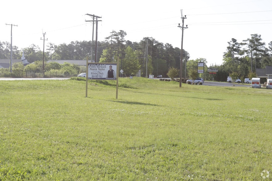 1435 Calhoun Rd, Greenwood, SC 29649