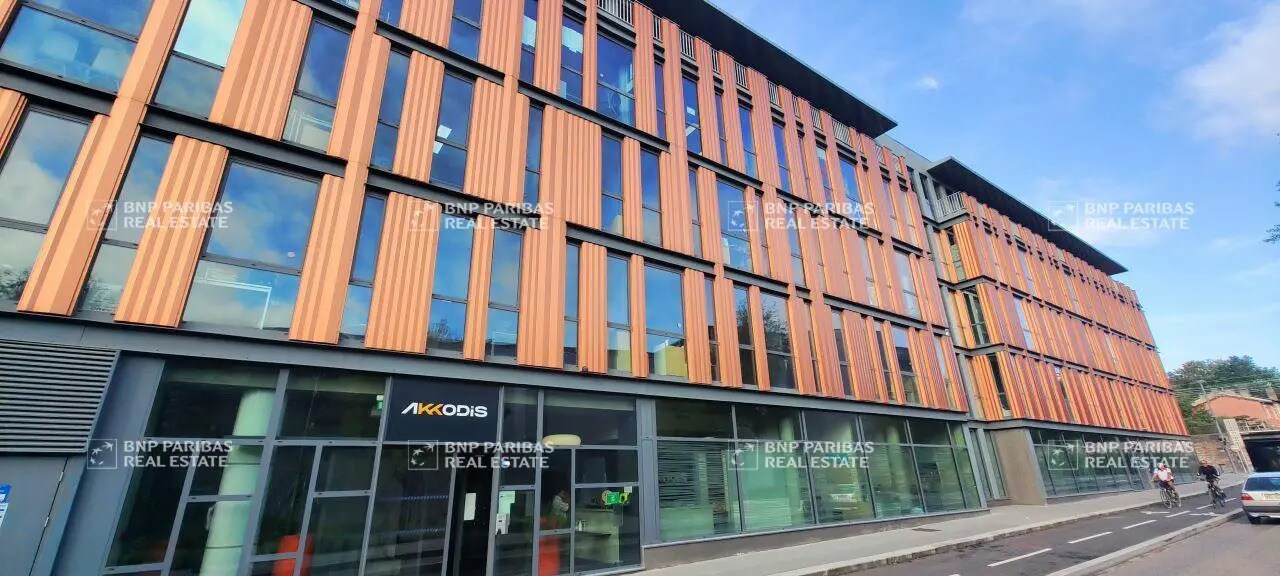 Office in Lyon for sale Building Photo- Image 1 of 18