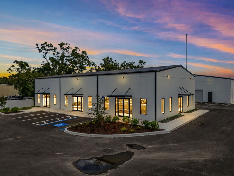 124 Houle Ave, Sarasota, FL for lease - Building Photo - Image 1 of 7