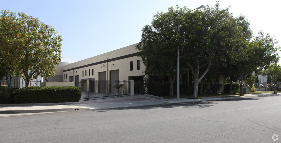 11901 Goldring Rd, Arcadia, CA for lease - Building Photo - Image 2 of 2