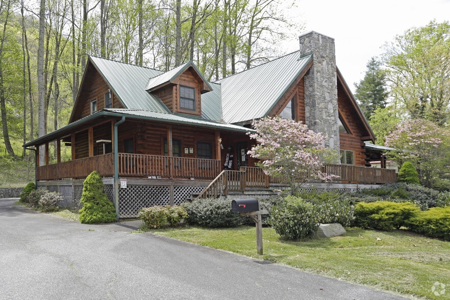 1391 Soco Rd, Maggie Valley, NC for sale - Primary Photo - Image 1 of 1