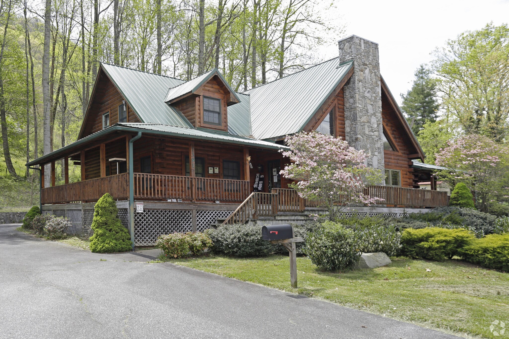 1391 Soco Rd, Maggie Valley, NC for sale Primary Photo- Image 1 of 1