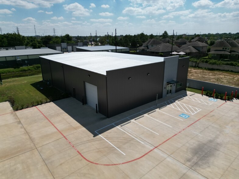 17107 South Dr, Cypress, TX for lease - Building Photo - Image 1 of 5
