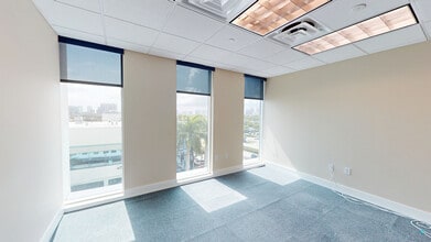 2601 E Oakland Park Blvd, Fort Lauderdale, FL for lease Interior Photo- Image 2 of 2