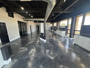 160 E Main St, Decatur, IL for lease Building Photo- Image 2 of 13