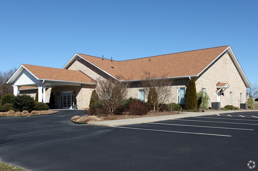 554 W Moore St, Graham, NC for sale - Primary Photo - Image 1 of 1