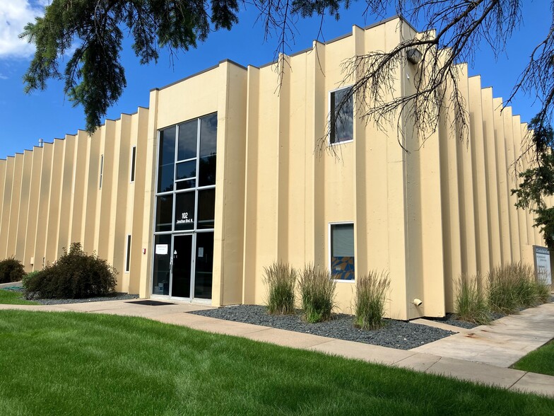 102 Jonathan Blvd, Chaska, MN for lease - Building Photo - Image 1 of 2