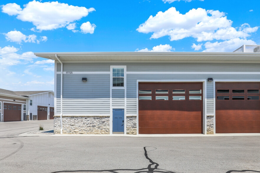 17725 Motor District Cir, Carmel, IN for sale - Primary Photo - Image 1 of 44