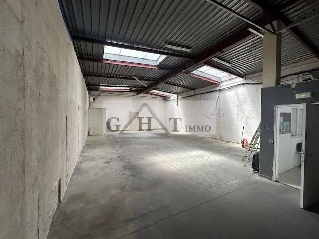 Office in Bondoufle for lease Interior Photo- Image 1 of 4