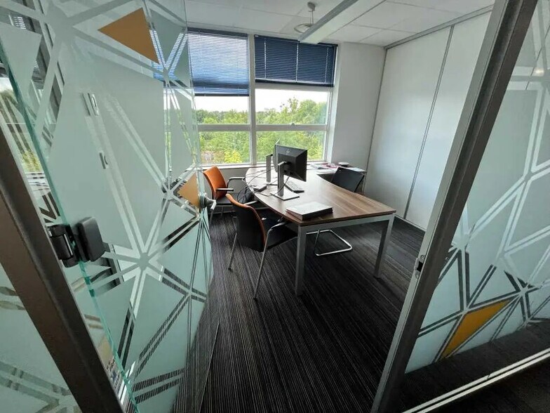 Office in Rennes for lease - Building Photo - Image 3 of 8