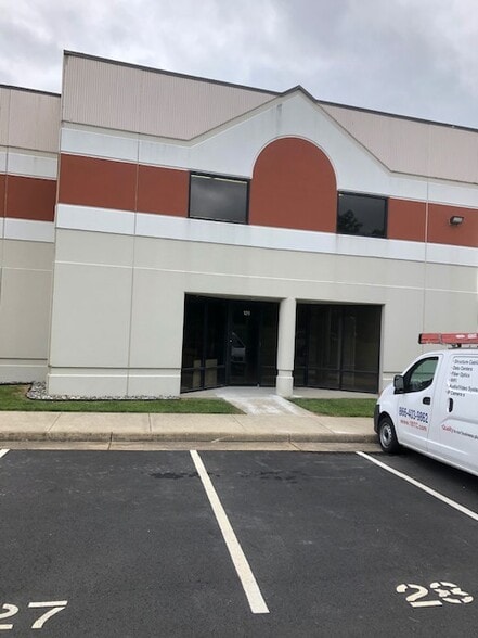 22923 Quicksilver Dr, Sterling, VA for lease - Building Photo - Image 1 of 9