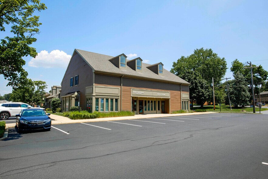 600 Eden Rd, Lancaster, PA for lease - Building Photo - Image 1 of 5